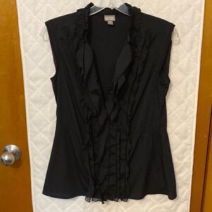 Cute ruffle sleeveless shirt  